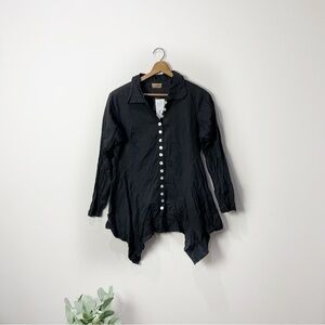 [Tulip] Women's Black Minimalist Cotton Pearl Button Down Shark Bite Hem Top
